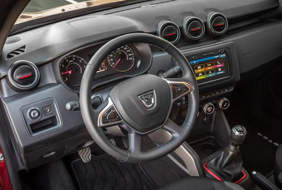 Торпедо Dacia Duster Charisma 2019 года  (фото 12 из 14)